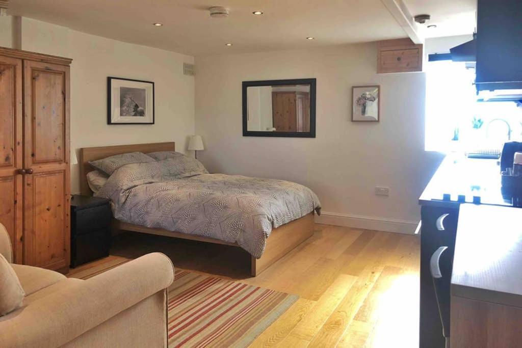 Modern Studio Apartment Near Town Centre Poole Zewnętrze zdjęcie