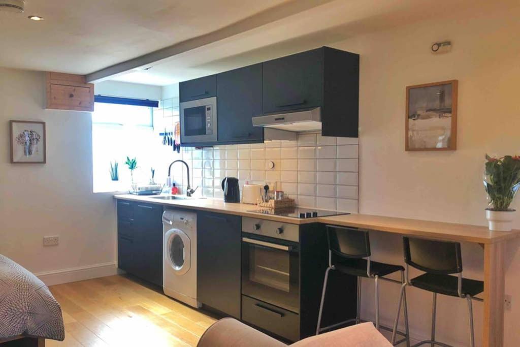 Modern Studio Apartment Near Town Centre Poole Zewnętrze zdjęcie