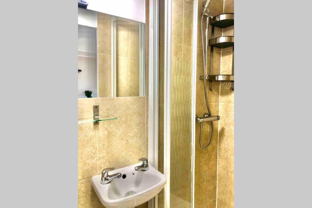 Modern Studio Apartment Near Town Centre Poole Zewnętrze zdjęcie